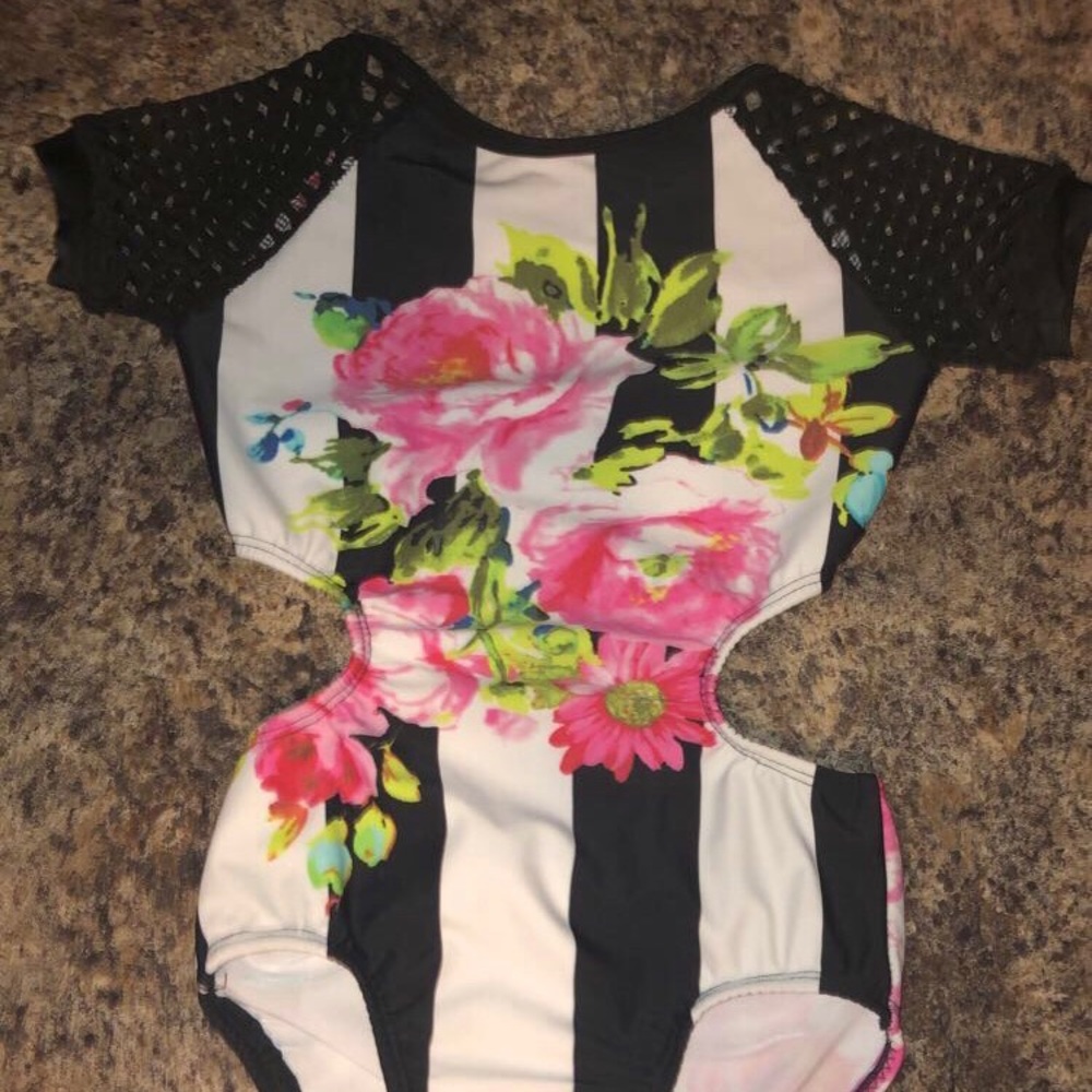 Custom Convention Dance Leo